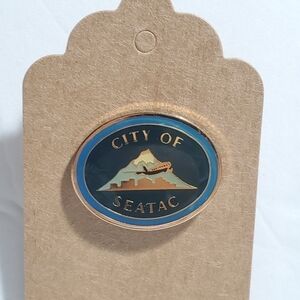 City of Seatac Washington Airport pin airplane mountain Goldtone